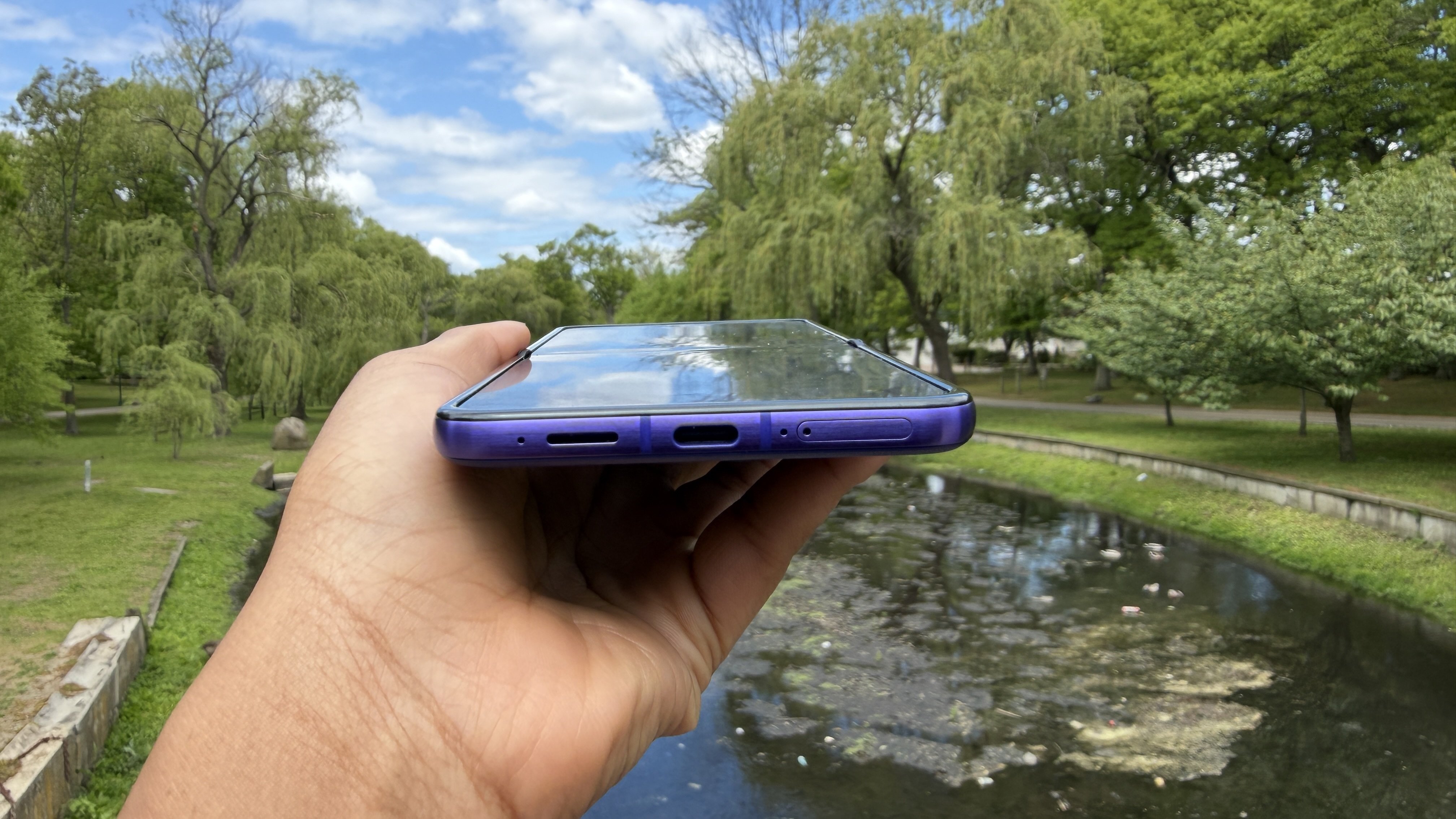Samsung Galaxy Z Flip8 vs Motorola Razr Ultra: Which Clamshell Foldable Wins?