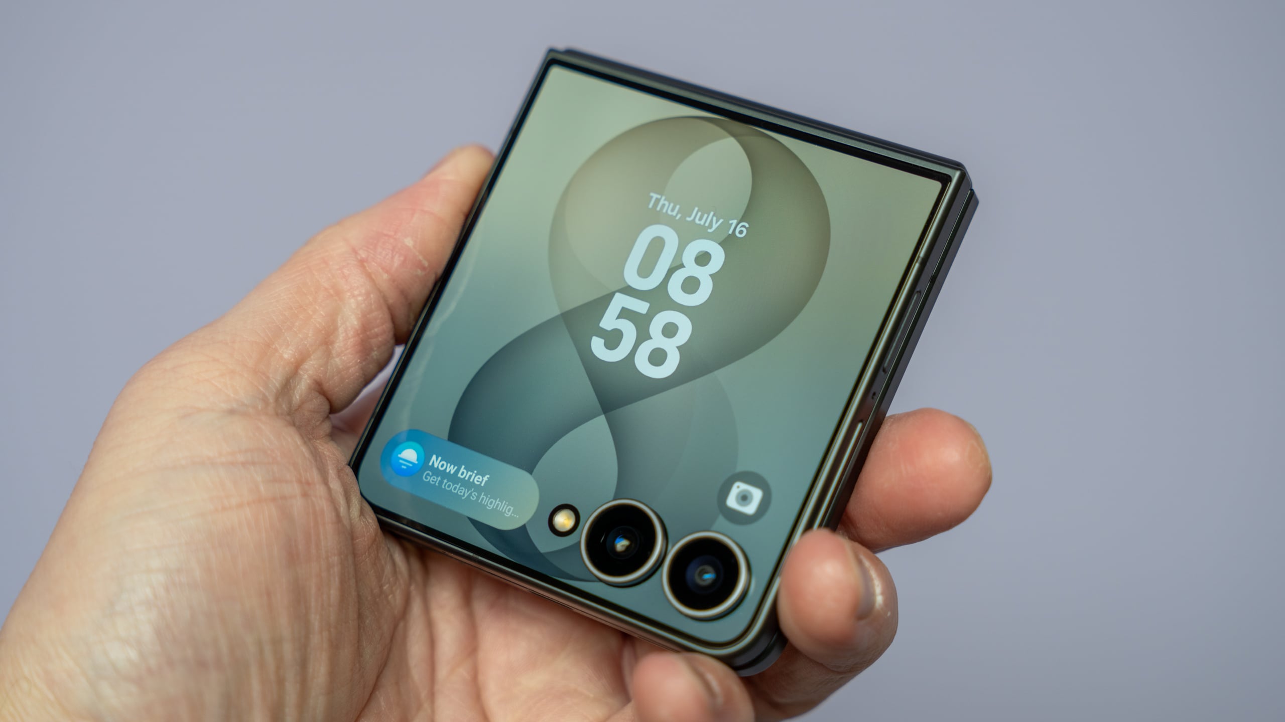 Motorola Razr Fold vs Samsung Galaxy Z Flip 8: Which Clamshell Wins?