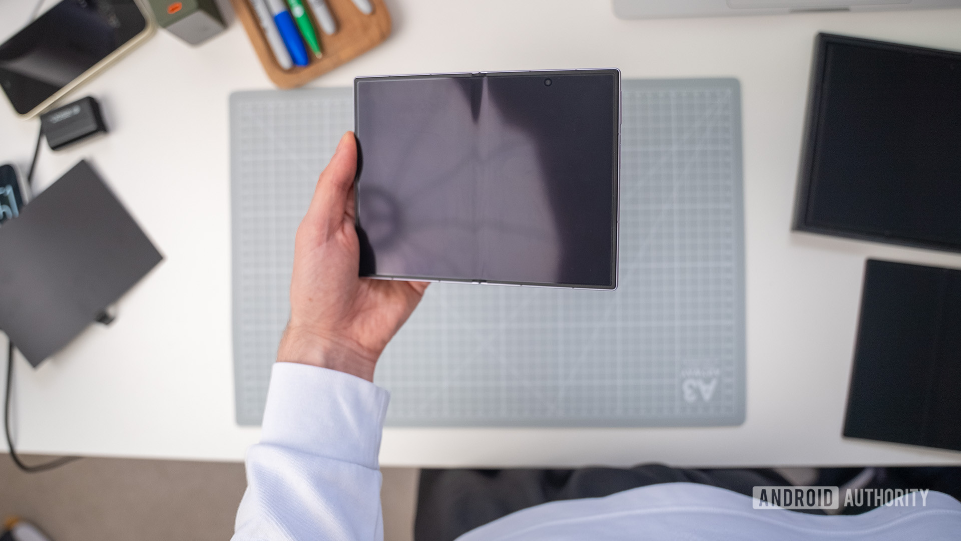Samsung’s New CTG Glass Takes Aim at the Foldable Crease