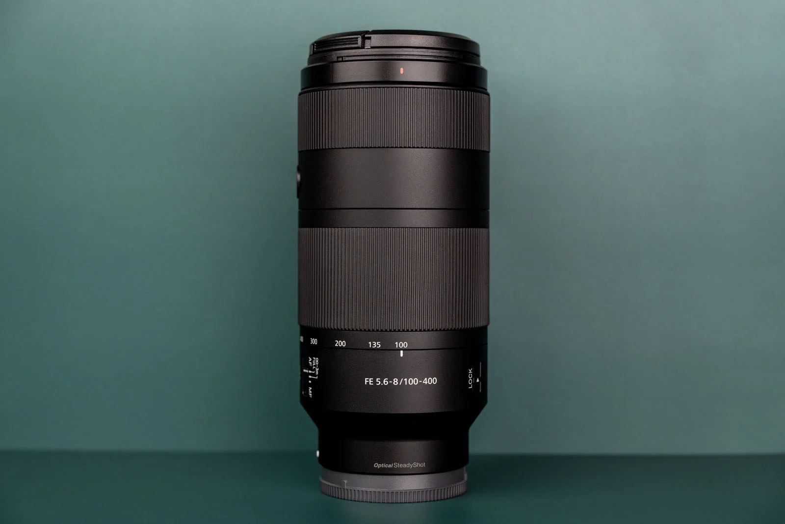 Sony FE 100-400mm f/5.6-8 OSS: ống kính siêu zoom cho người dùng tiết kiệm