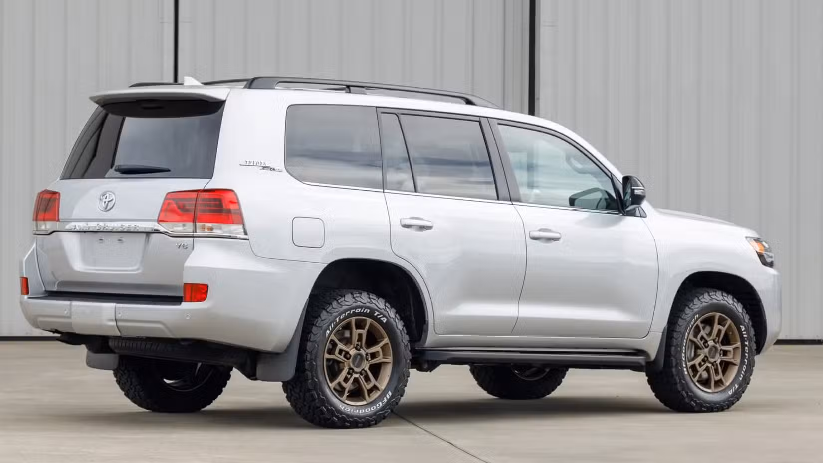 Why Toyota’s Toughest SUVs Outlast Luxury Icons in Harsh Conditions