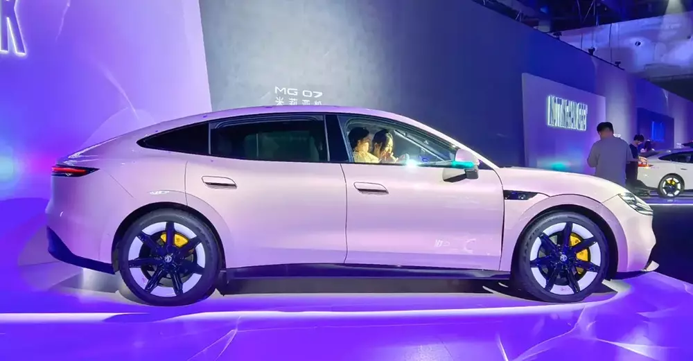 MG ZS hybrid giá mềm và MG 07: Đòn đánh khiến SUV và sedan hạng trung “mất ngủ”