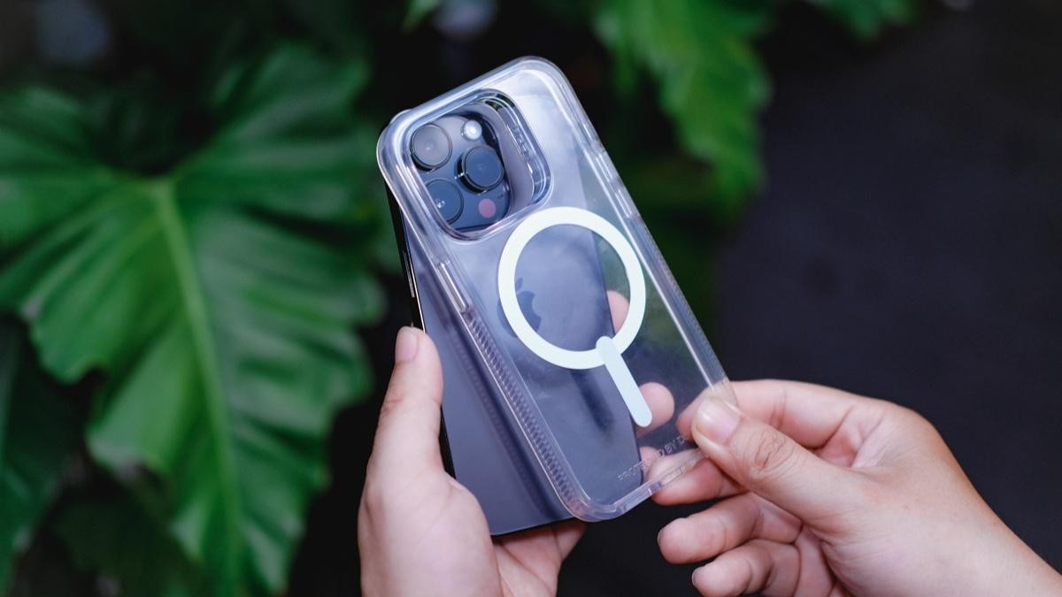 iPhone 15 Pro titanium và Apple Intelligence: có đáng mua hơn flagship mới?