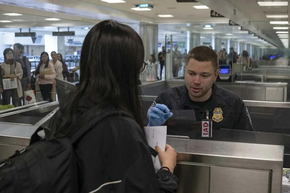Mỹ yêu cầu đặt cọc visa tới 20.000 USD: Rào cản mới cho du khách 50 nước