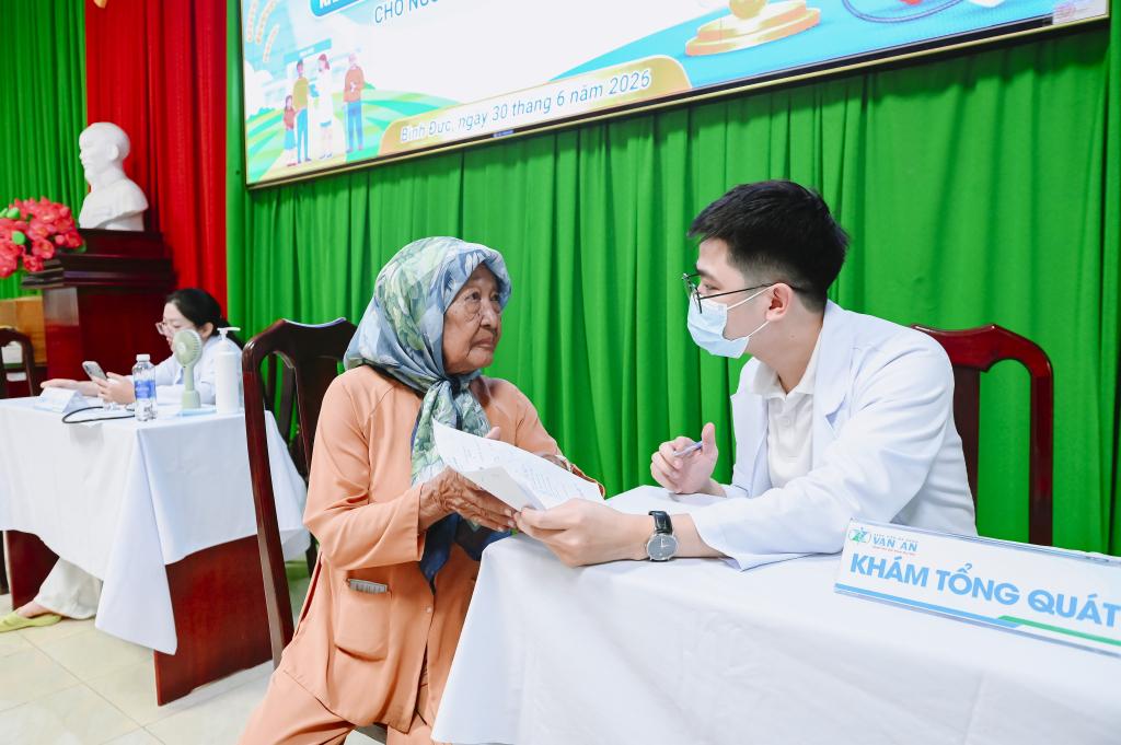 Khám sức khỏe miễn phí cho người cao tuổi: Một buổi khám có thể cứu cả mạng sống