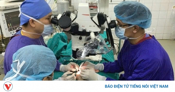 Kỳ tích vi phẫu nối lại da đầu bé gái sau tai nạn