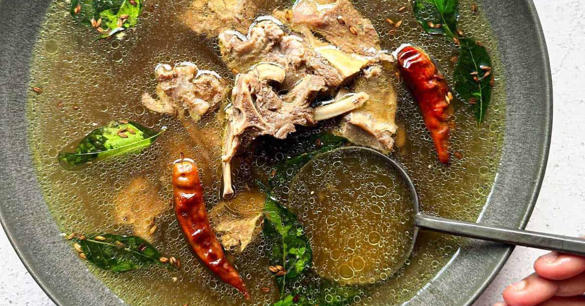4 sai lầm phổ biến khi nấu canh xương khiến nước đục và mất vị
