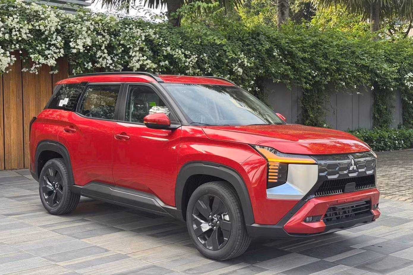 Mazda CX-5, Hyundai Tucson hay Mitsubishi Destinator: giá sâu có đủ quyết định lựa chọn của bạn?