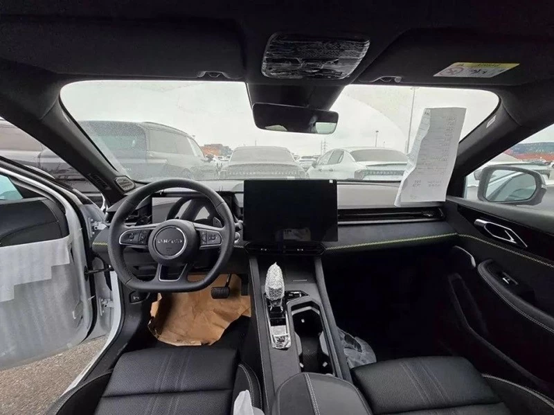 Lynk & Co 02 mở bán: SUV coupe điện 530km thách thức xe xăng Nhật, Hàn