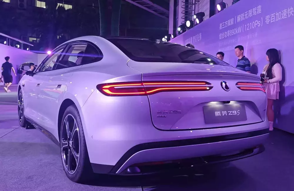 BYD Denza Z9S 1.100km và sạc siêu nhanh: có đủ để vượt Tesla Model Y Long Range?