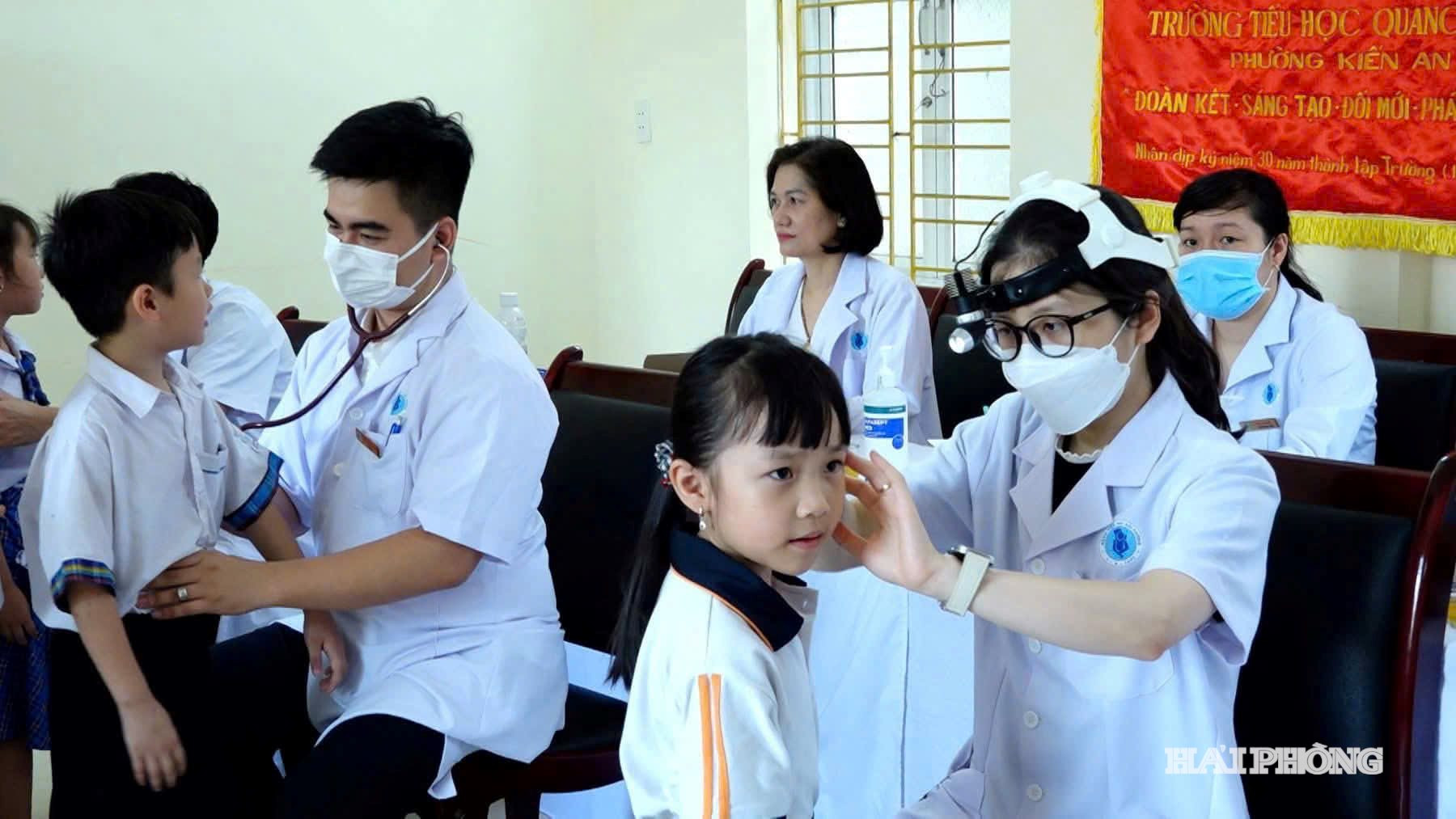 Sức khỏe học đường toàn diện: từ phòng y tế đến sổ điện tử