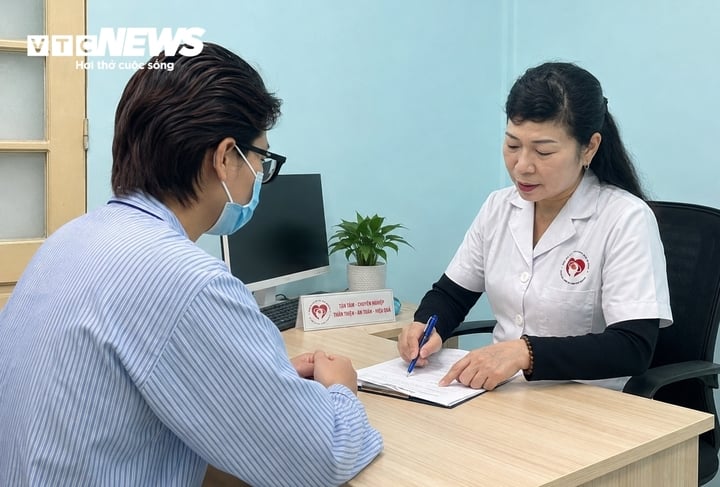 Tin nhắn công việc ngoài giờ và cái giá sức khỏe tâm thần