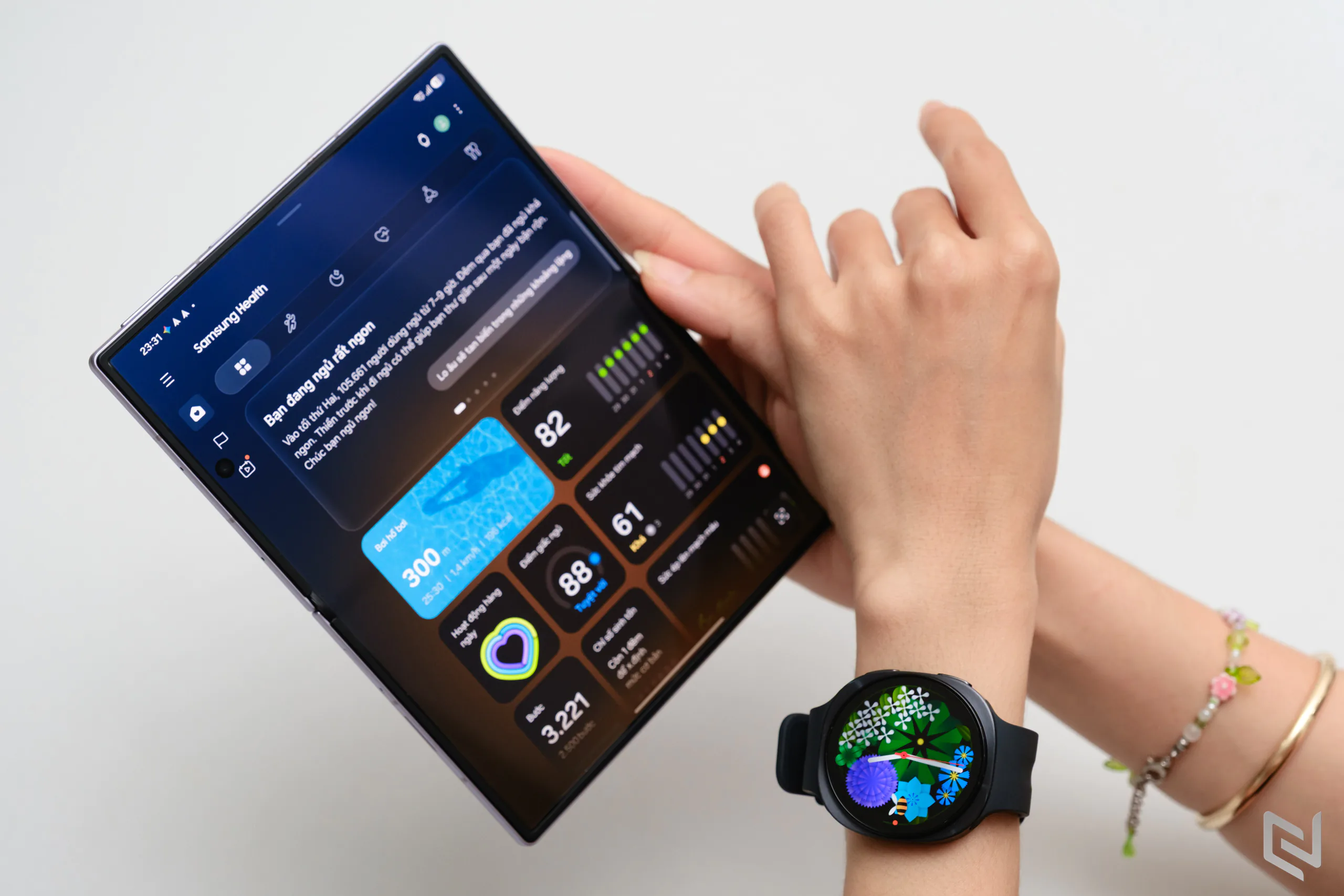 Galaxy Watch9 theo dõi giấc ngủ và sức khỏe bằng AI
