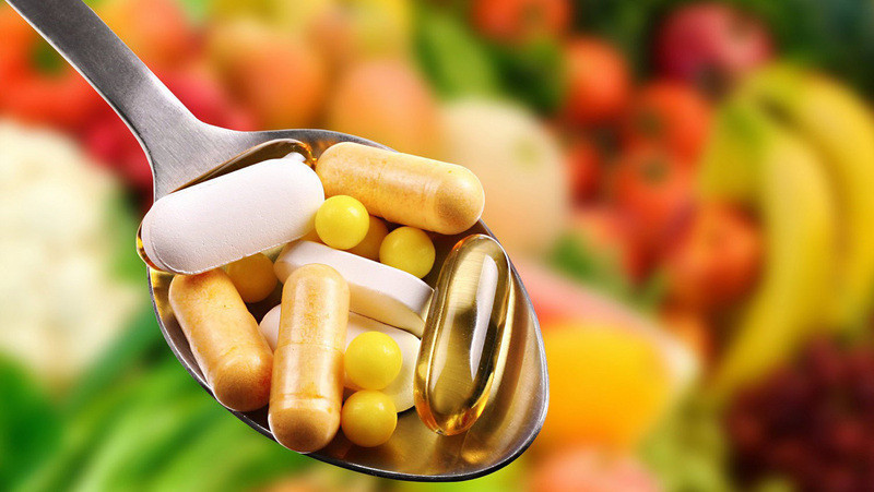 Bổ sung canxi và magie quá mức: từ “vitamin an toàn” đến sỏi thận, đột quỵ