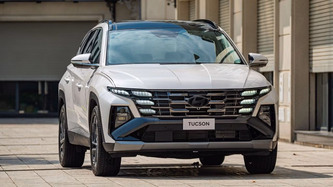 Mazda CX-5, Hyundai Tucson hay Mitsubishi Destinator: giá sâu có đủ quyết định lựa chọn của bạn?