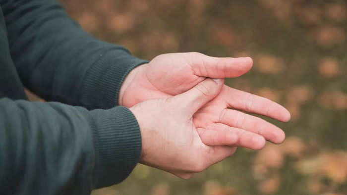 Những dấu hiệu rối loạn tâm thần ở người trẻ mà gia đình thường bỏ qua