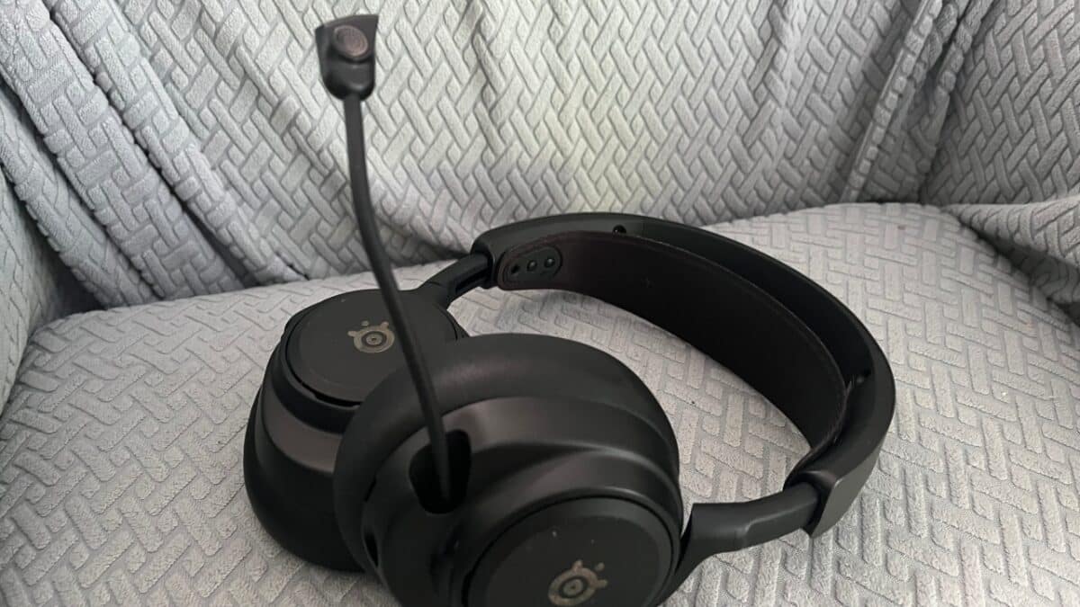 Comfort-First Wireless Gaming Headsets Compared