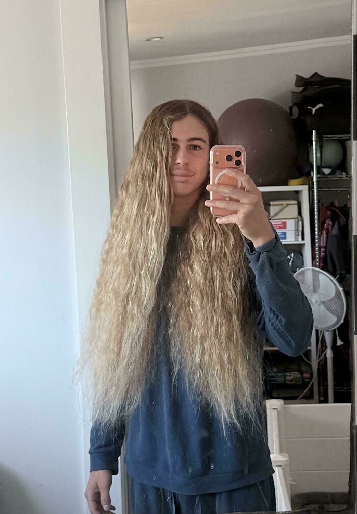 Long Hair for Men: Styling, Growth and Everyday Maintenance