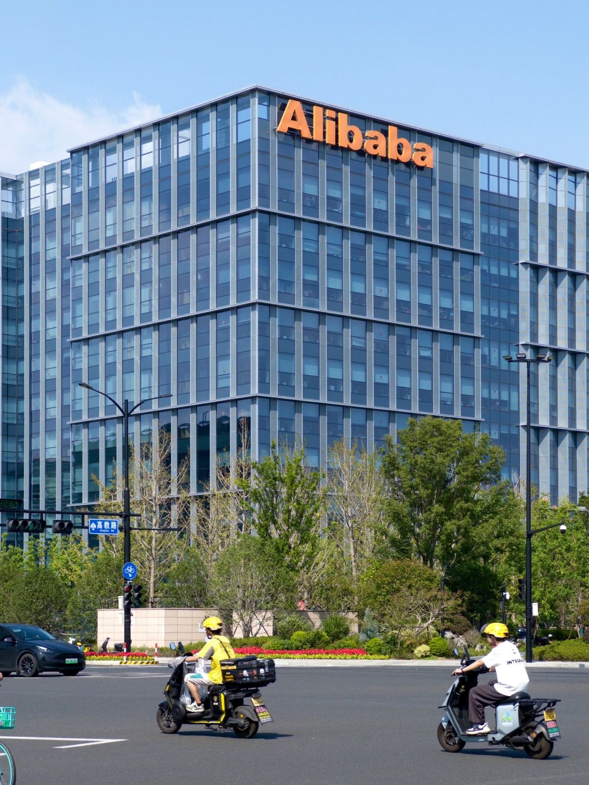 Alibaba’s Qwen3.8-Max Throws Open the High-End AI Playbook