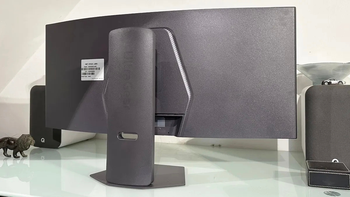 Màn hình OLED gaming cao cấp: ASUS ROG Strix XG32UQWMS hay LG UltraGear Evo GX9?