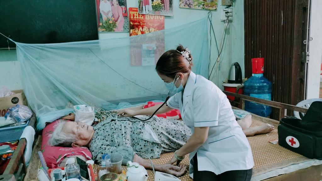 Khám sức khỏe miễn phí cho người cao tuổi: Một buổi khám có thể cứu cả mạng sống