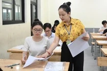 Các nước học gì trước khi thi THPT chuyển sang máy tính?