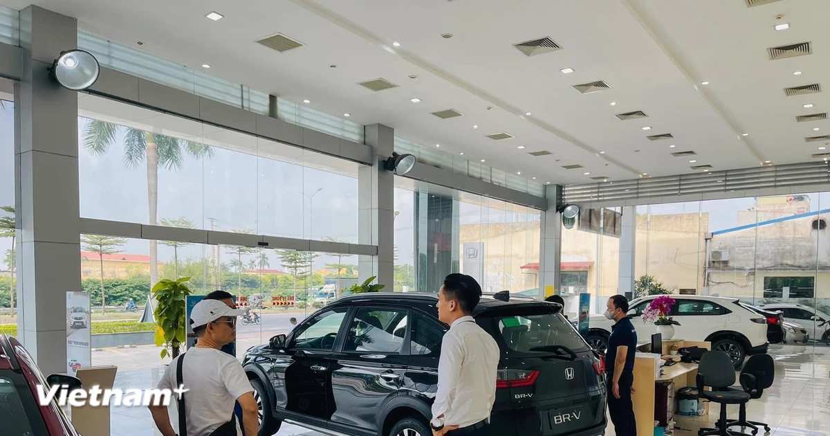 Xe điện giảm giá lớn tháng 8: Tesla Model Y và VinFast VF8 có đáng xuống tiền?