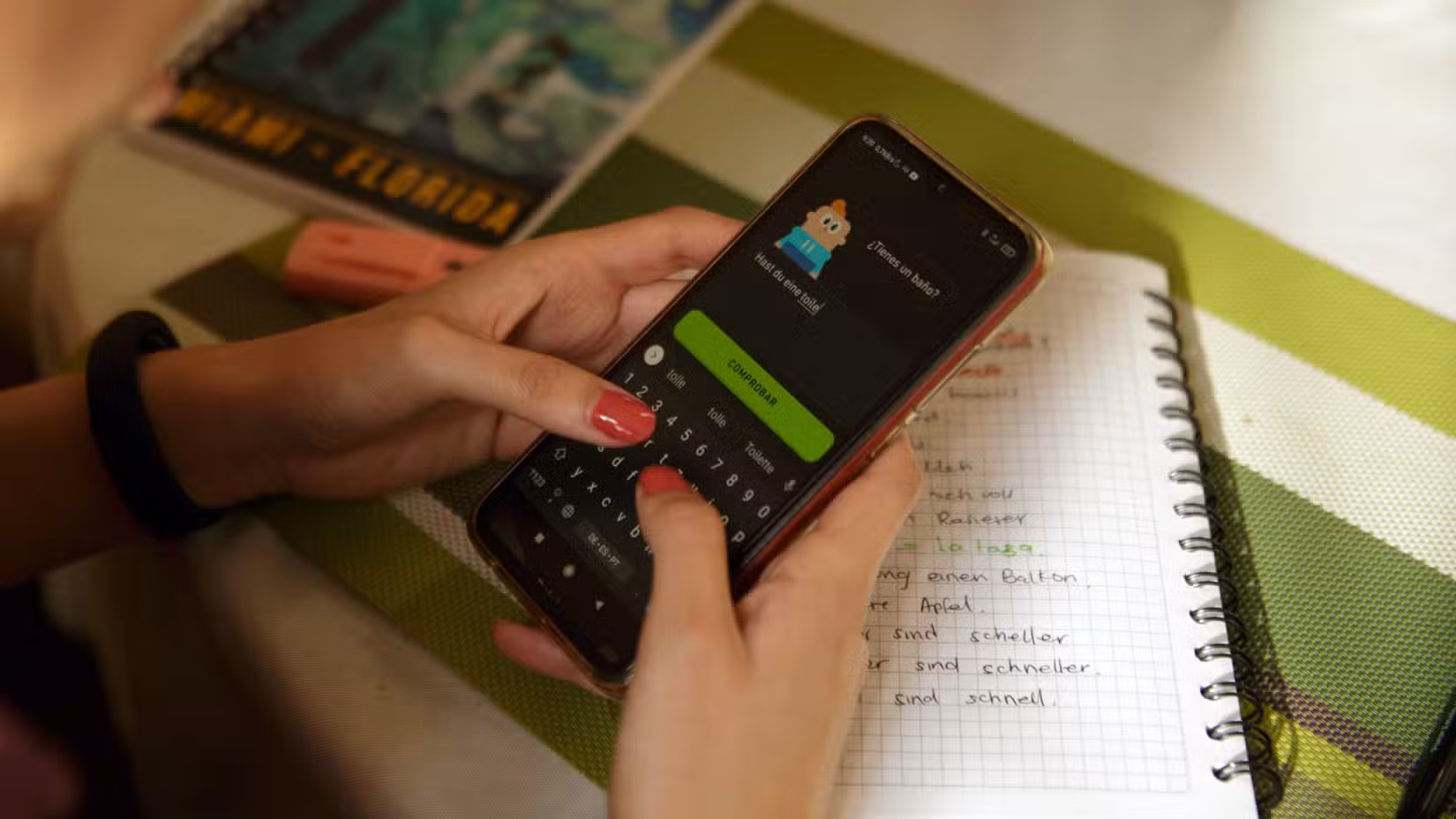 Duolingo bị lạ mặt chiếm bảng tin: vấn đề xã hội và cách chặn hiệu quả