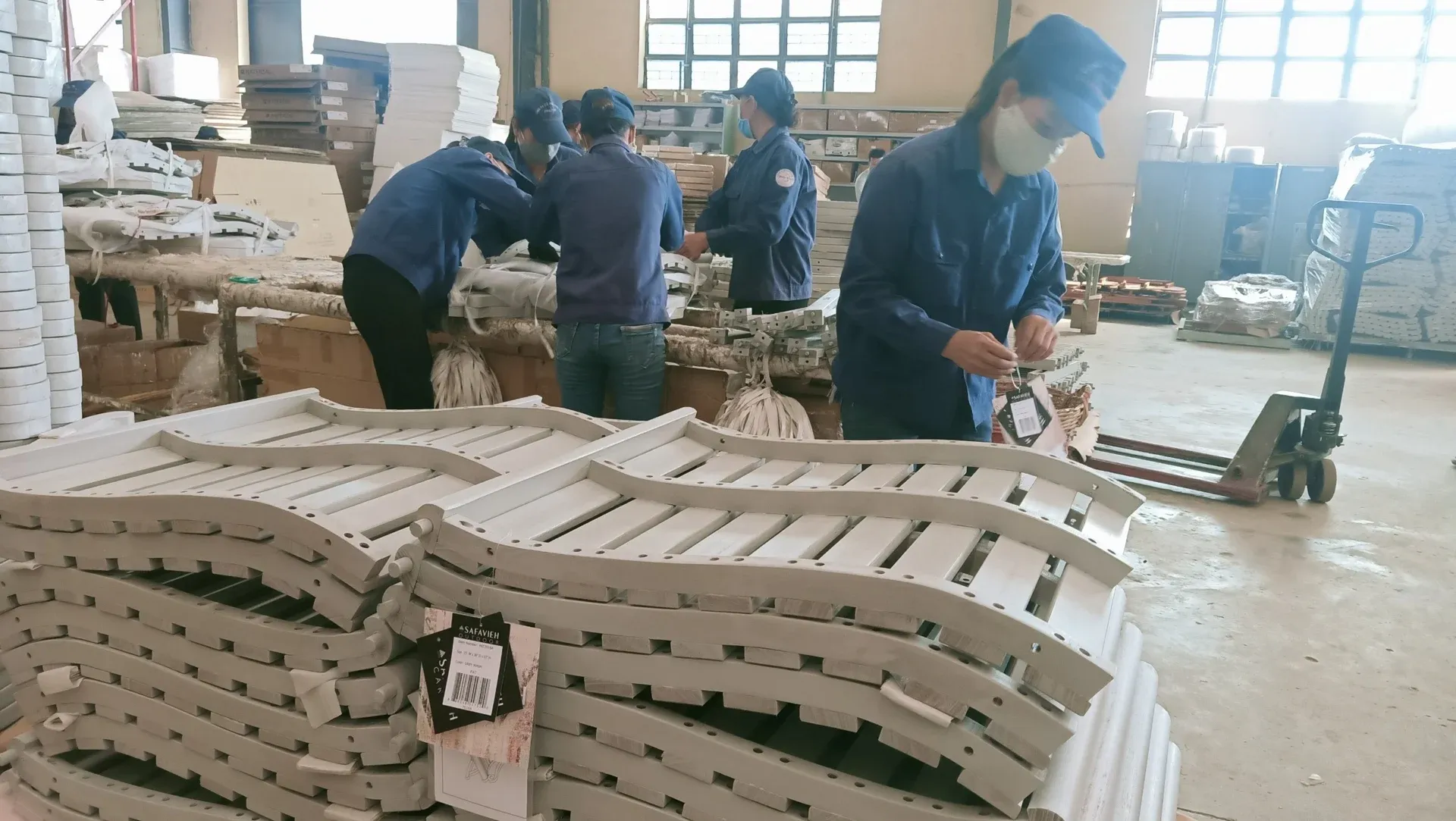 Thợ mộc Việt khai thác thị trường nội địa gỗ bằng công nghệ và tay nghề