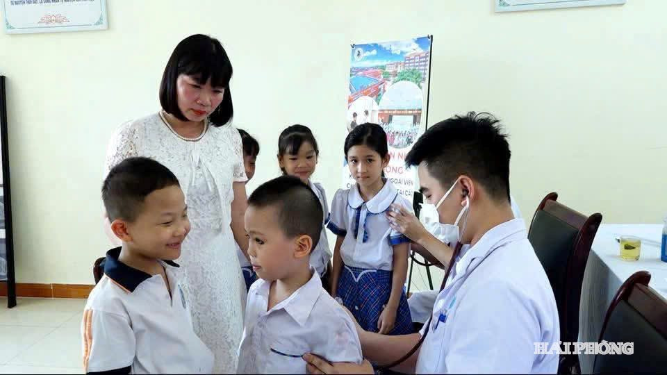Sức khỏe học đường toàn diện: từ phòng y tế đến sổ điện tử