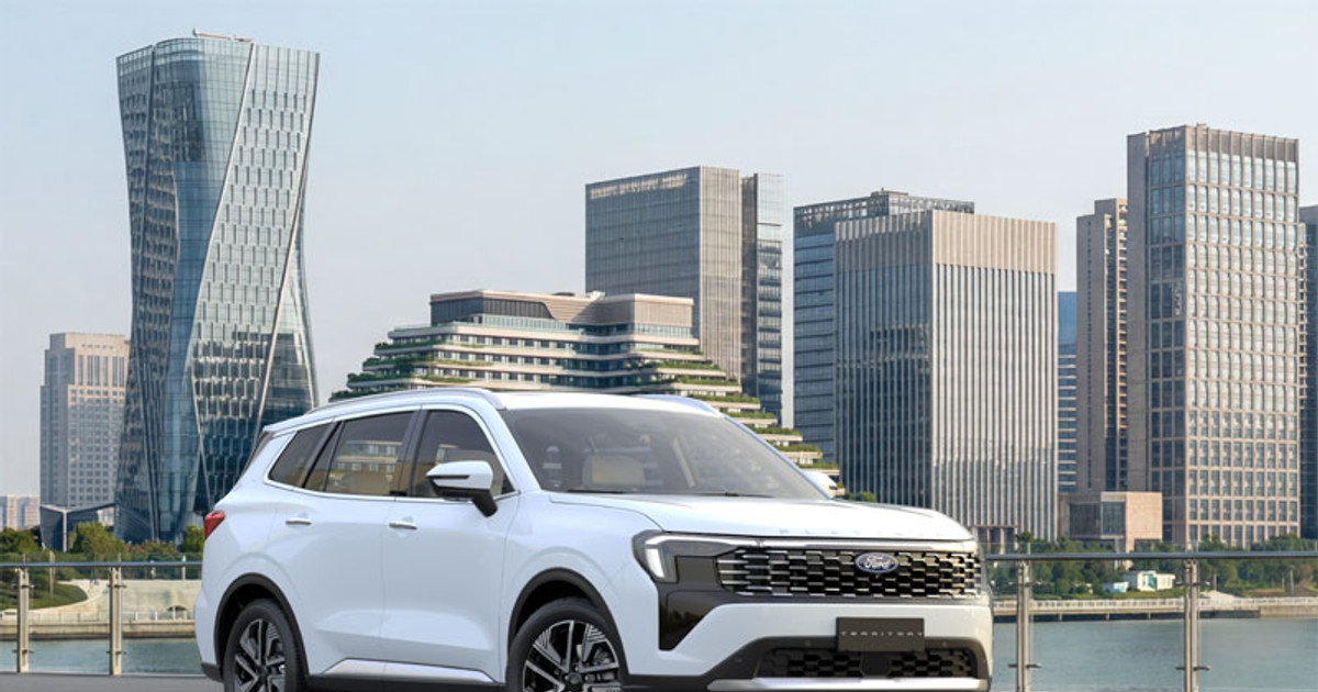 Xe điện giảm giá lớn tháng 8: Tesla Model Y và VinFast VF8 có đáng xuống tiền?