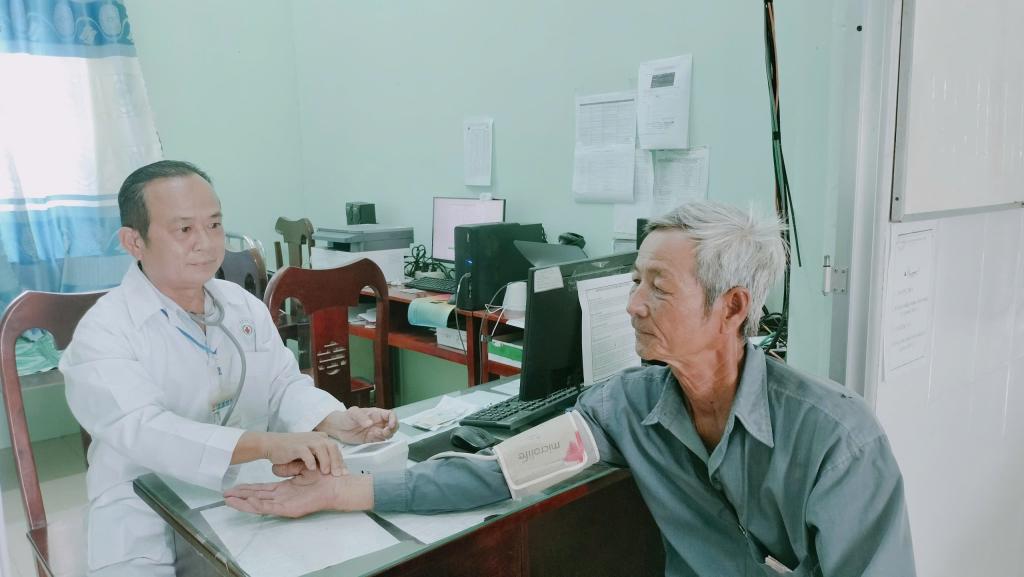 Khám sức khỏe miễn phí cho người cao tuổi: Một buổi khám có thể cứu cả mạng sống