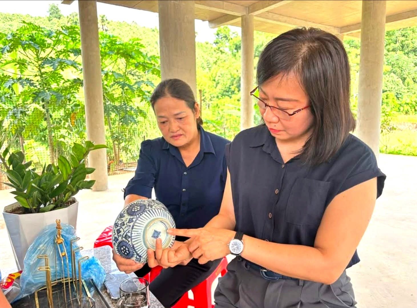 Phát hiện kho gốm cổ trong nồi đồng ở thôn Già Hạ