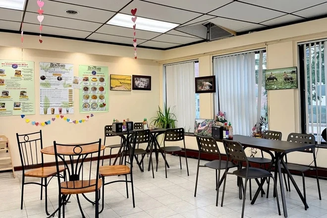 Đầu bếp Tây bỏ nhà hàng để bán bánh mì Việt