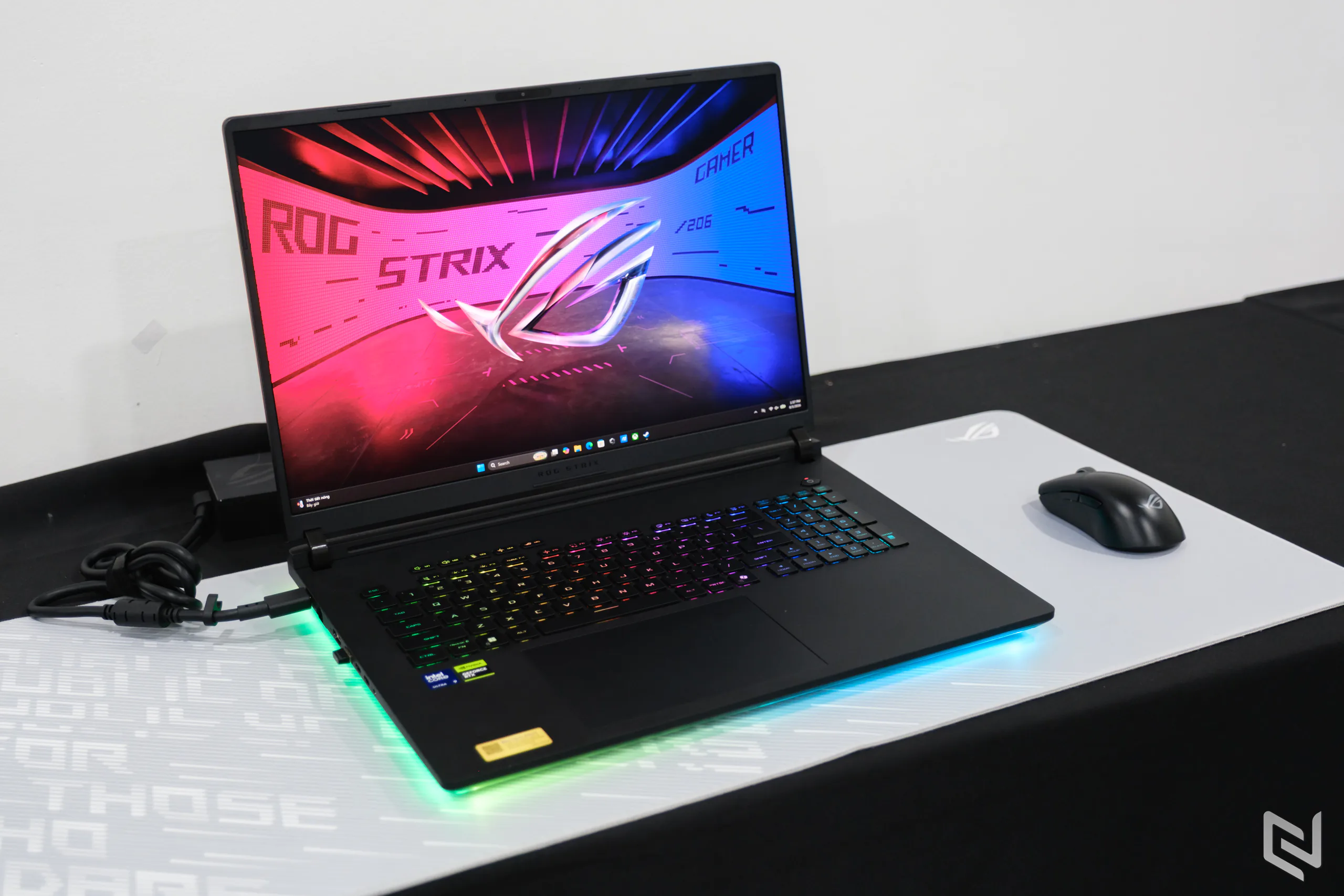 ROG Strix SCAR 18 chính thức bán: RTX 5090, màn Mini-LED 4K 240Hz giá 179,99 triệu đồng