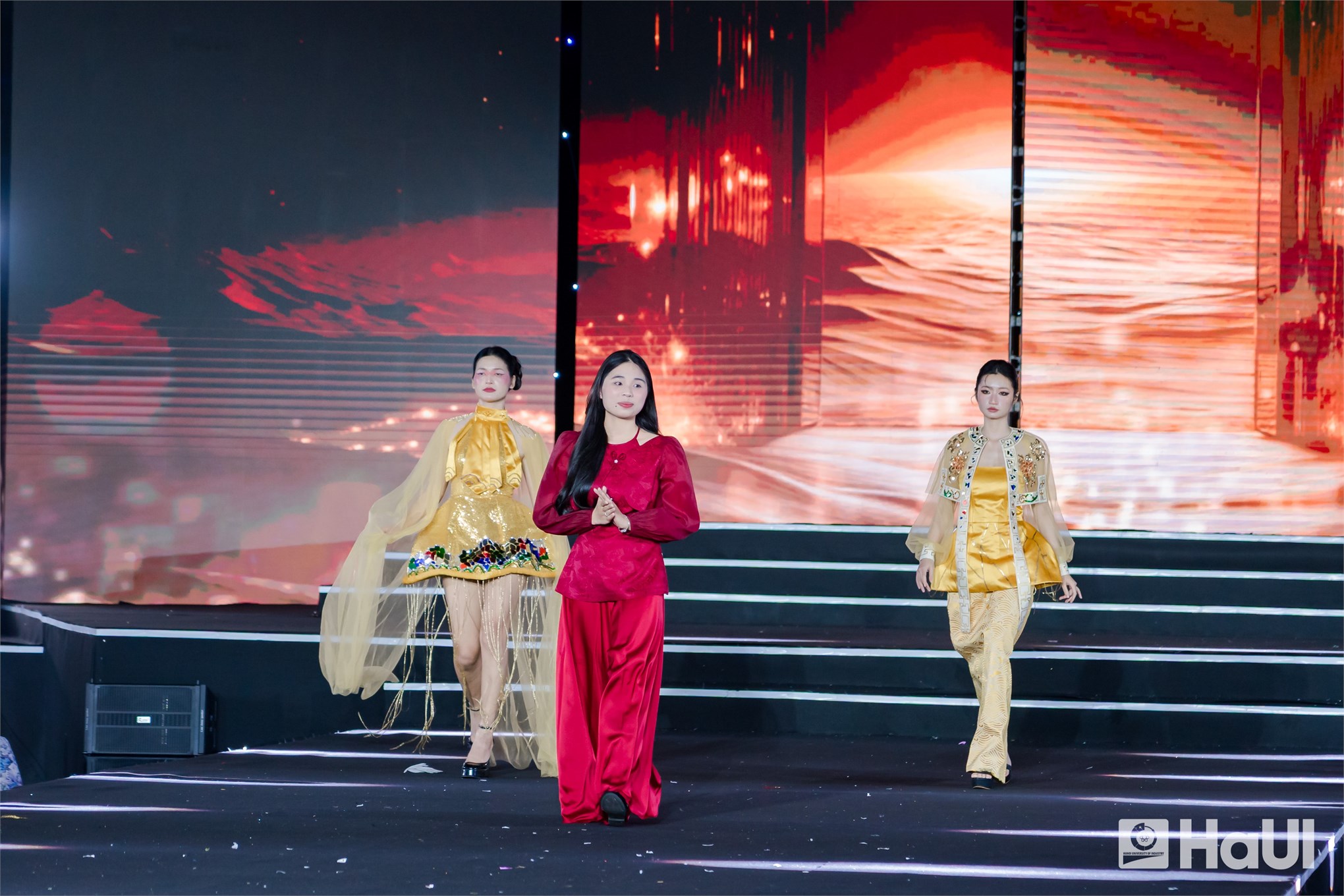 Sinh viên Đại học Công nghiệp Hà Nội tỏa sáng tại Global Fashion Week All Stars