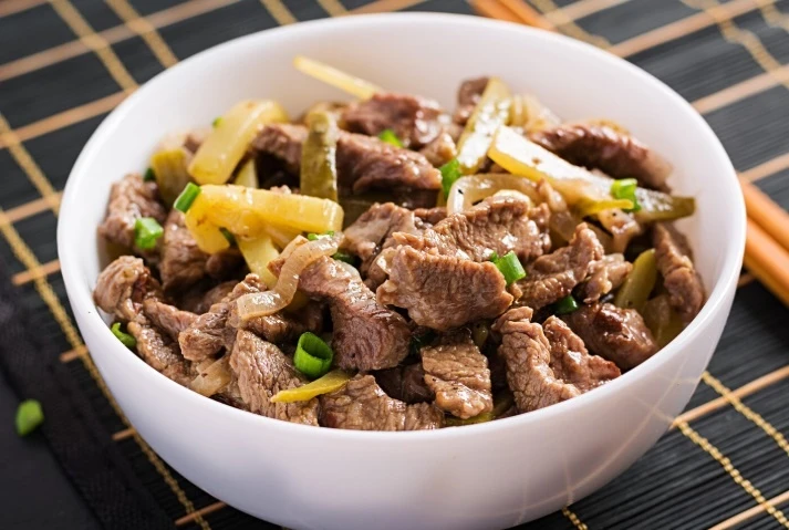Thịt bò tái có thực sự bổ hơn thịt chín?