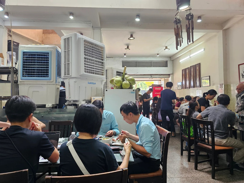 Cơm tấm 200.000 đồng và cuộc lột xác của ẩm thực đường phố cao cấp