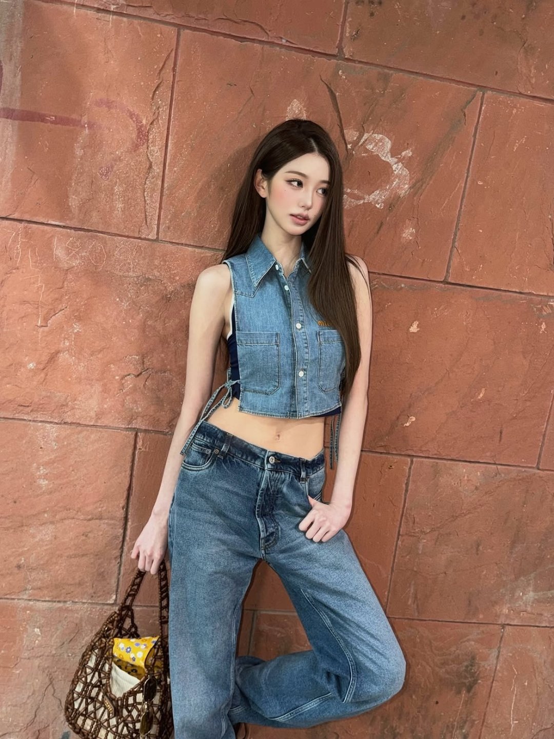 Những chiếc túi xách hàng hiệu được sao Á Châu yêu thích nhất: Từ Miu Miu đến LOEWE