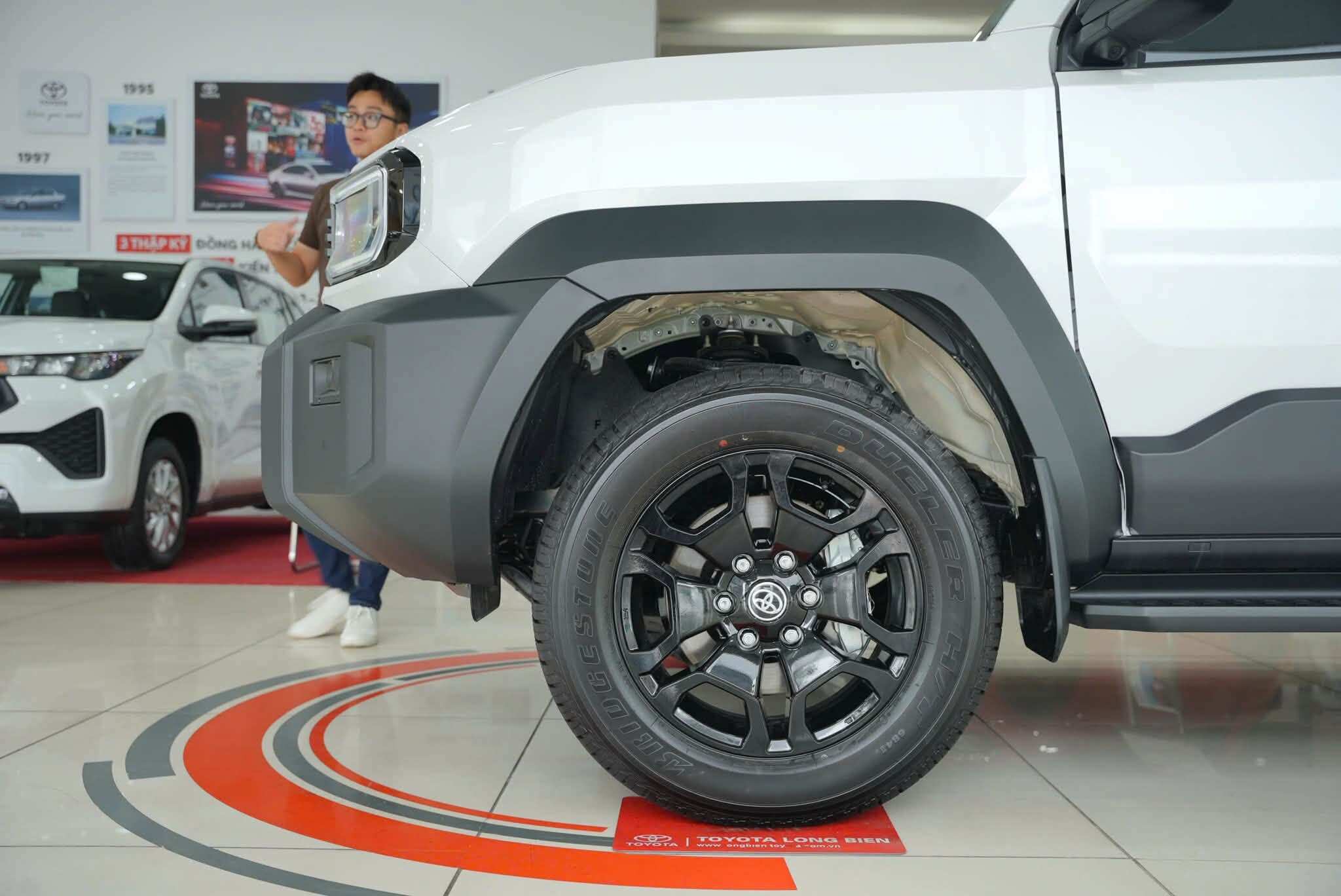 Land Cruiser FJ giá 1,2 tỷ: lựa chọn tốt hơn Suzuki Jimny?