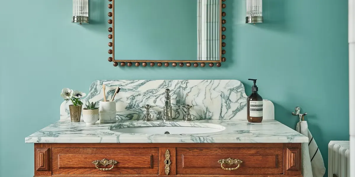 5 Paint Colors That Make Small Bathrooms Feel Larger and Luxe