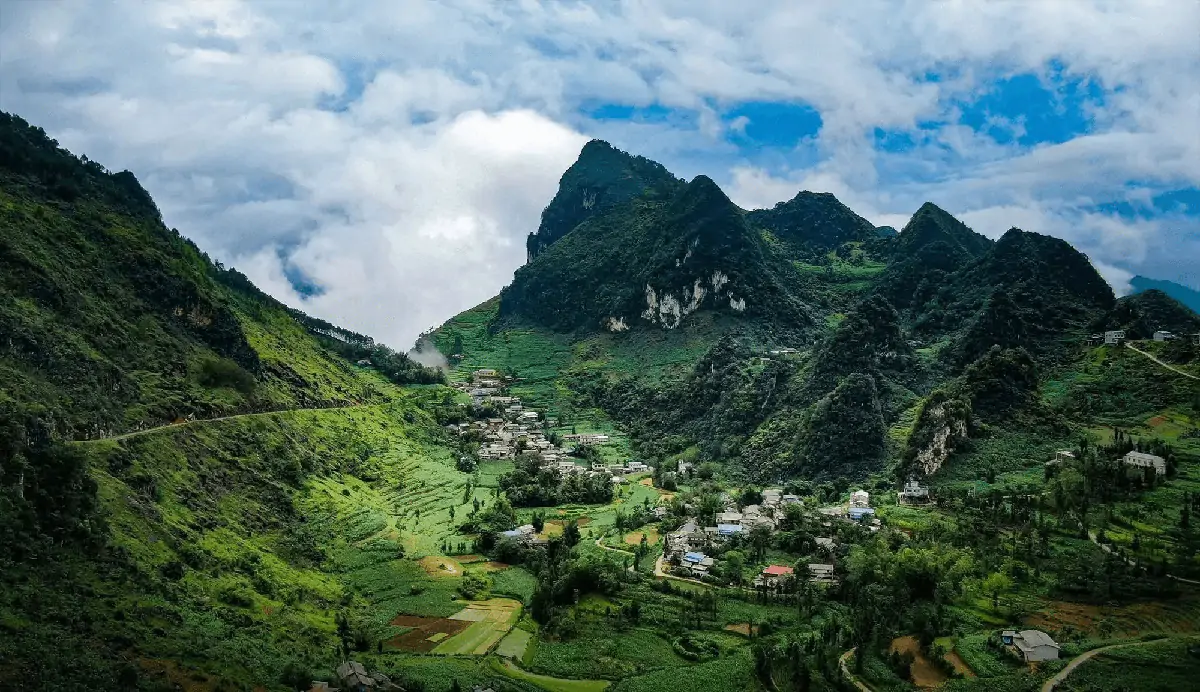3 đỉnh núi ít người biết ở Tây Bắc cho trekker tiết kiệm