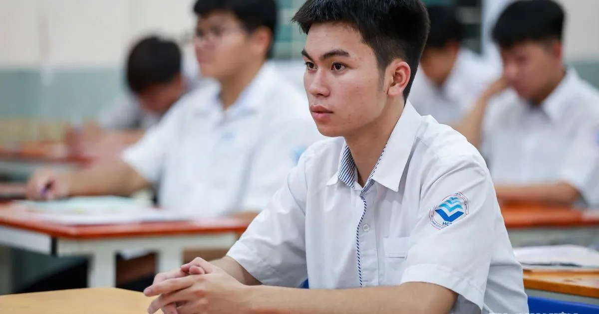 Điểm chuẩn đại học 2026 giảm sâu: Cơ hội và cái bẫy mới cho thí sinh