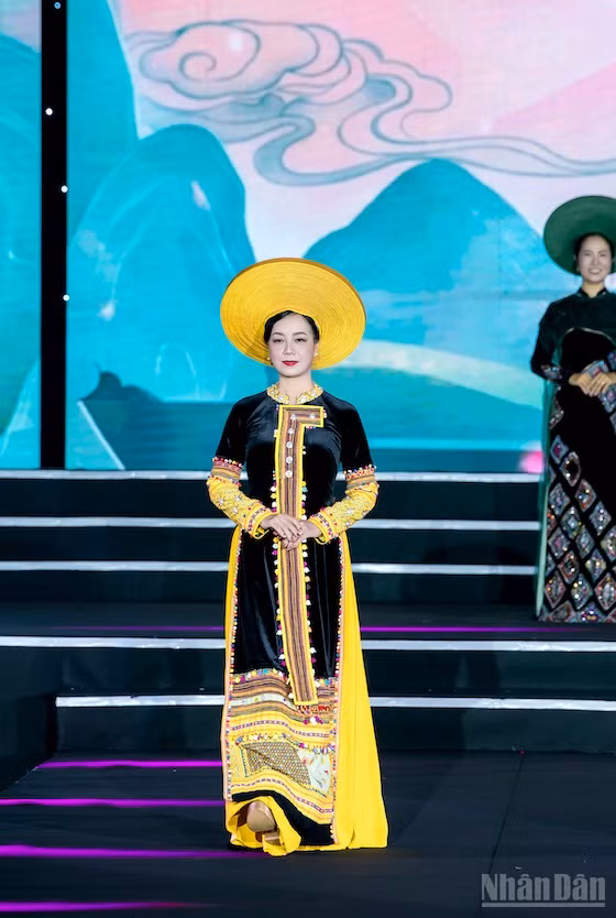 Áo dài Việt Nam chinh phục sàn diễn quốc tế