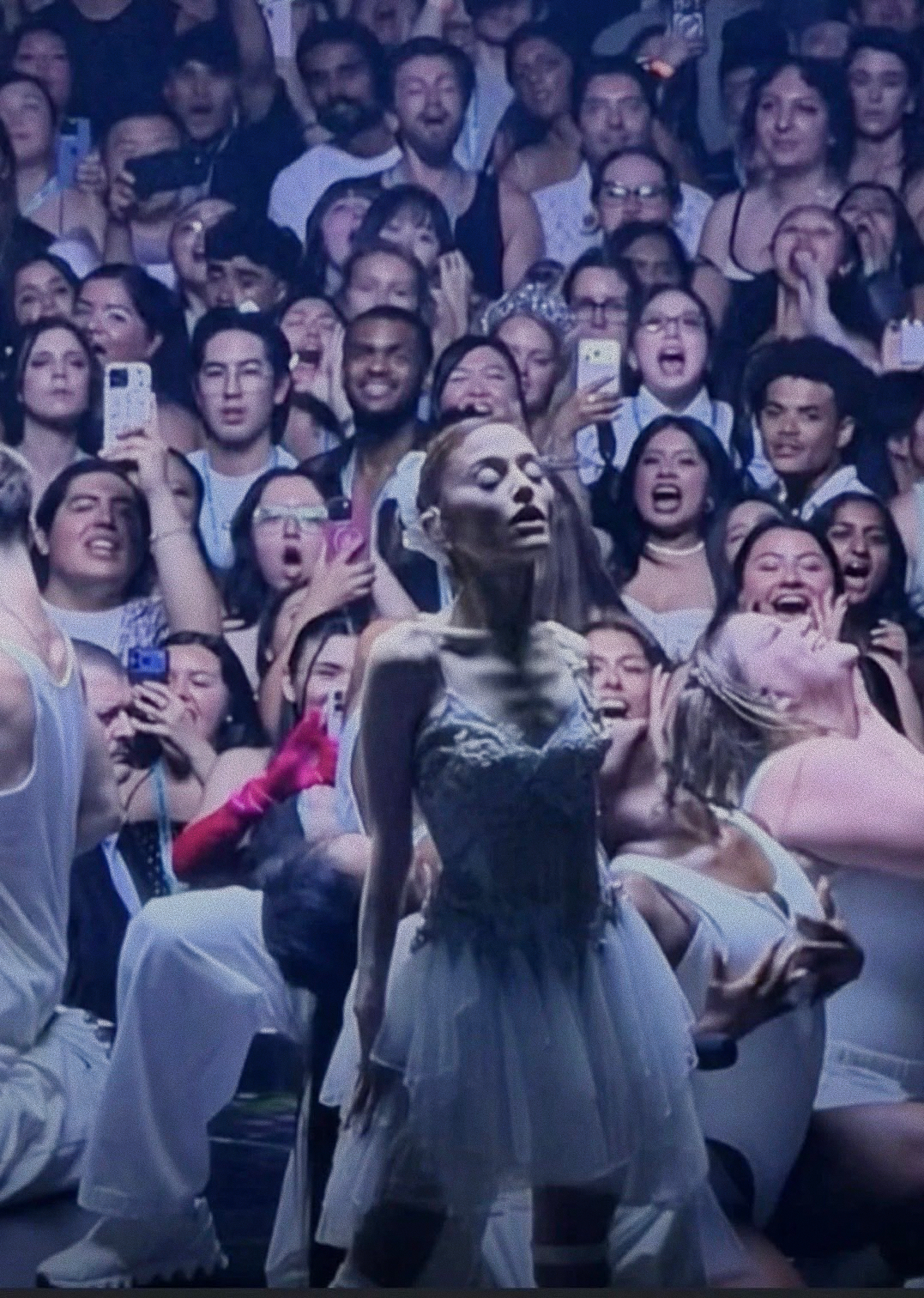 Ariana Grande tạm dừng sự nghiệp: khi nghệ sĩ buộc phải chọn sức khỏe tinh thần