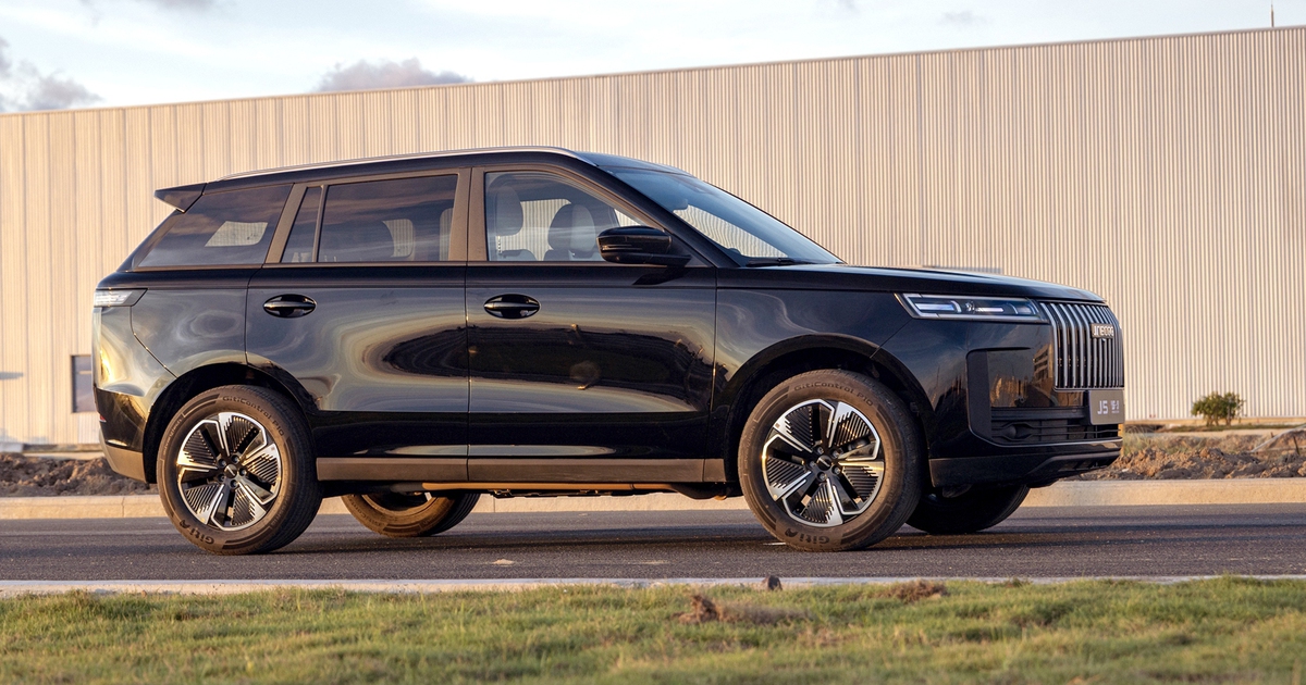 Jaecoo J5 chốt giá từ 559 triệu: chiến lược SUV đa động cơ