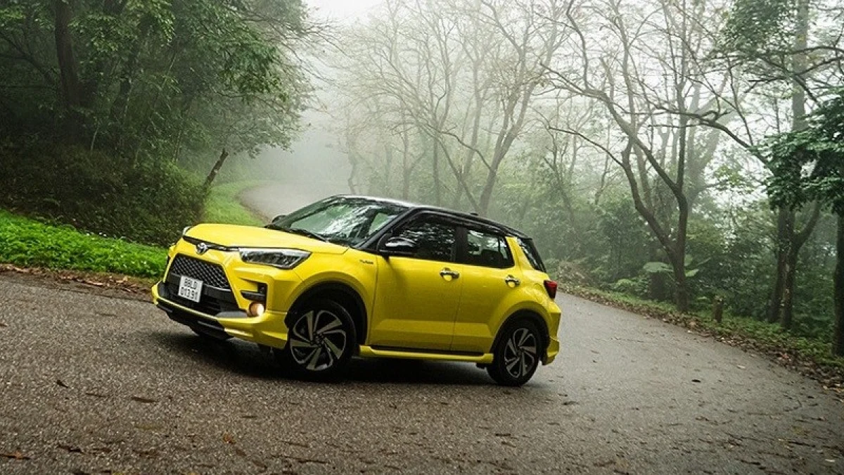 Bảng giá Toyota Corolla Cross: nên chọn bản nào?