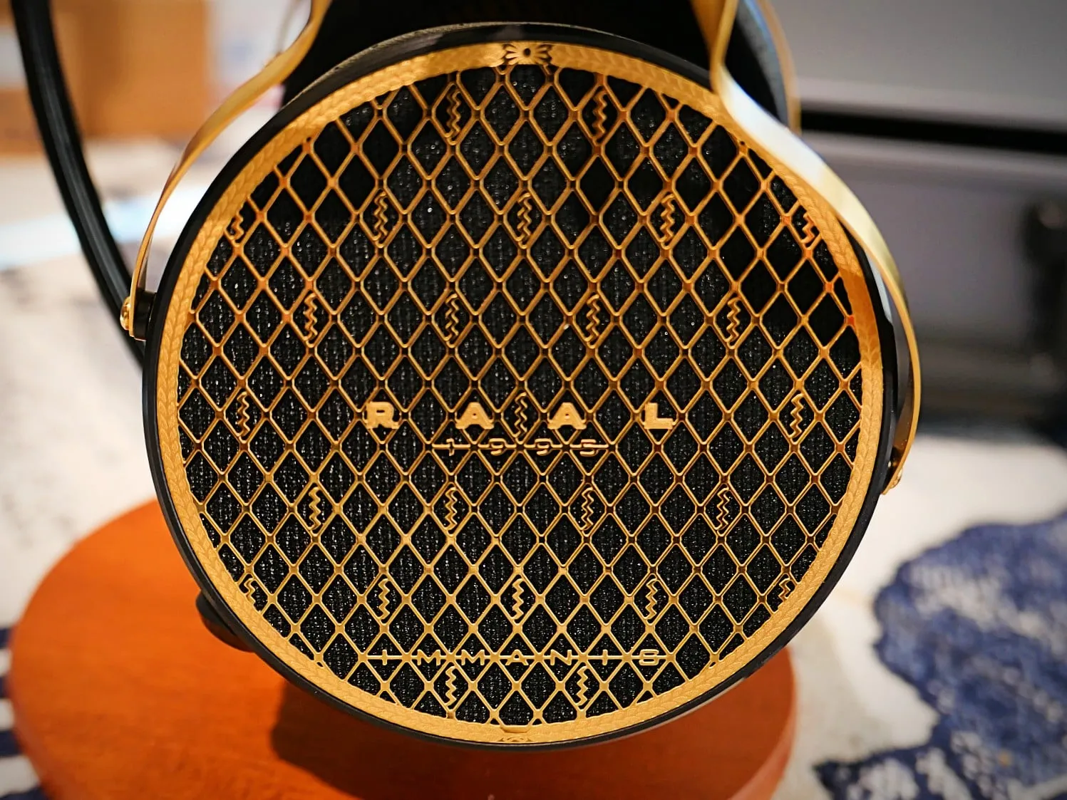 Vacuum Tube Headphone Amplifiers Meet Luxury Wireless