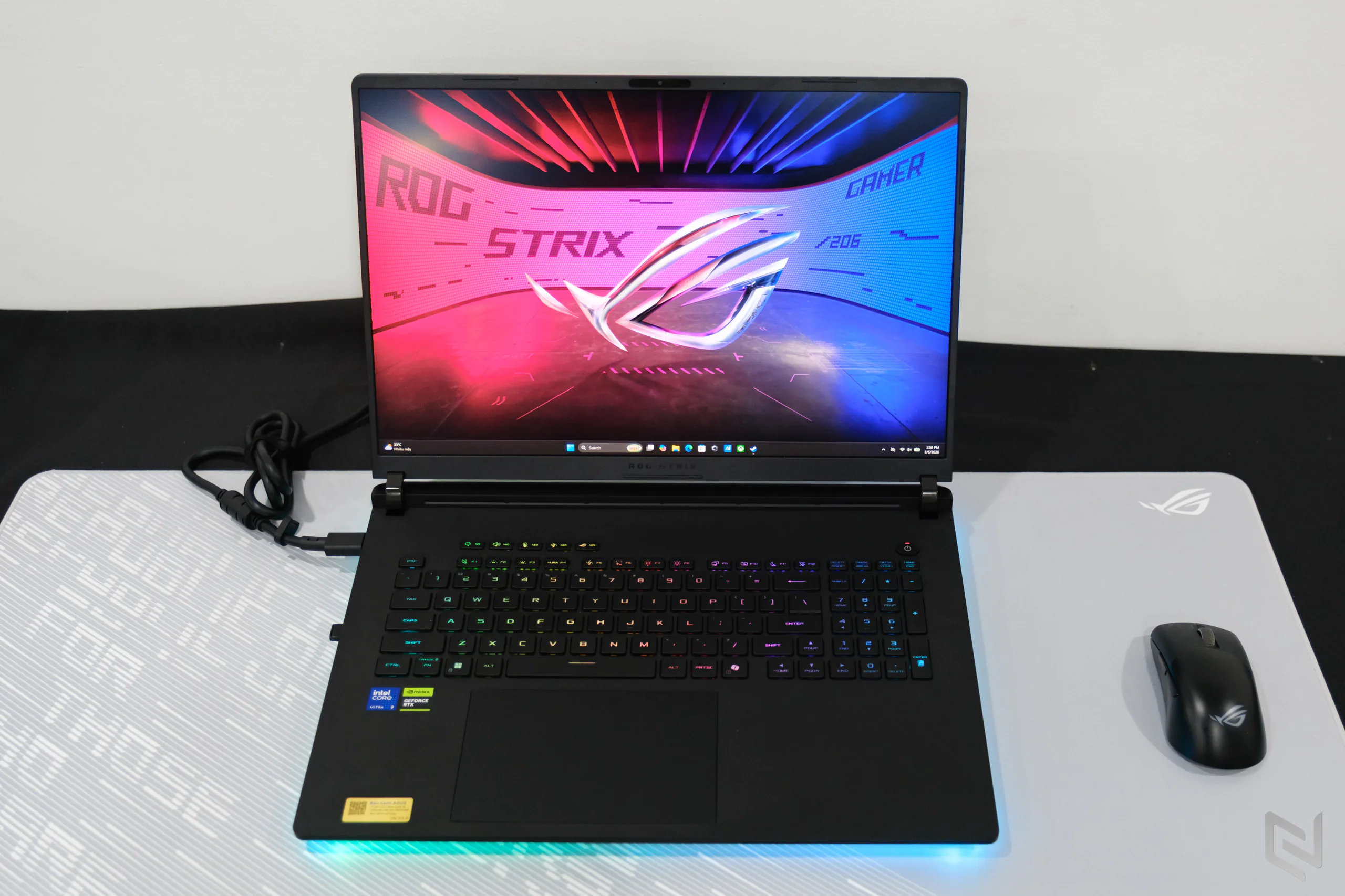 ROG Strix SCAR 18 chính thức bán: RTX 5090, màn Mini-LED 4K 240Hz giá 179,99 triệu đồng