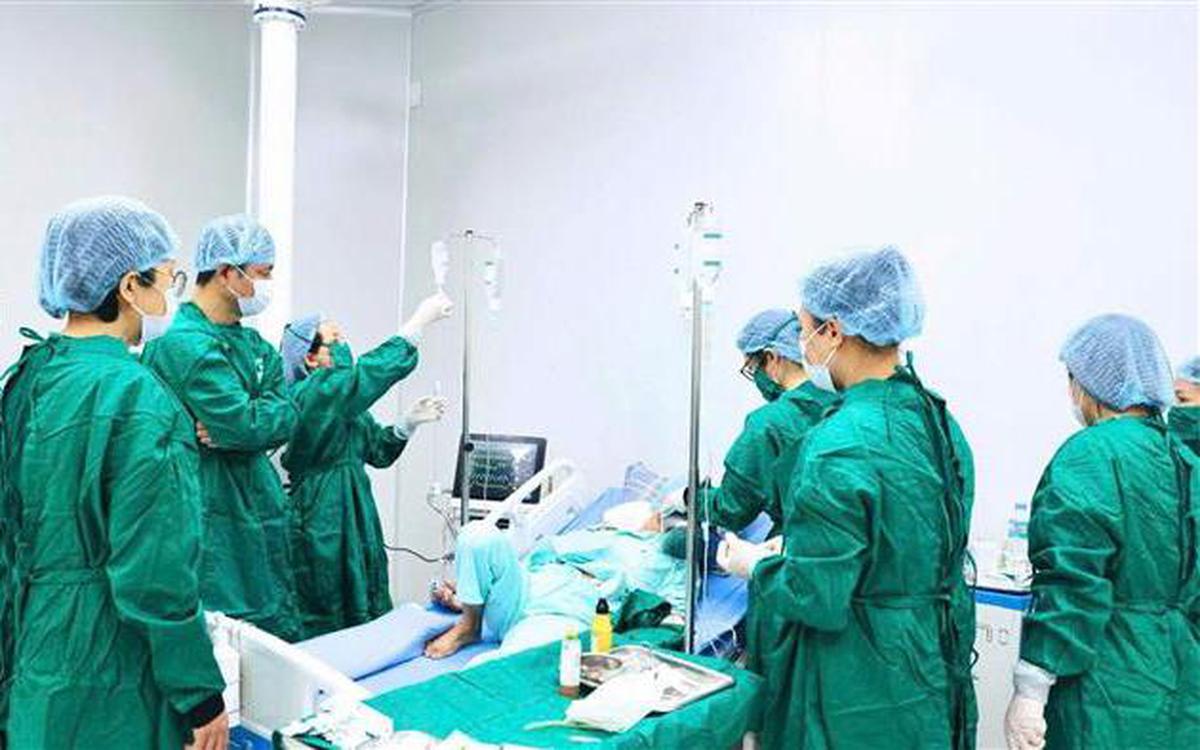 Dịch vụ làm đẹp từ tế bào gốc: Khi quảng cáo vượt xa giấy phép